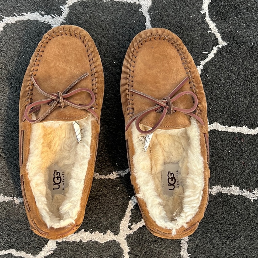 Ugg slippers tan size 6